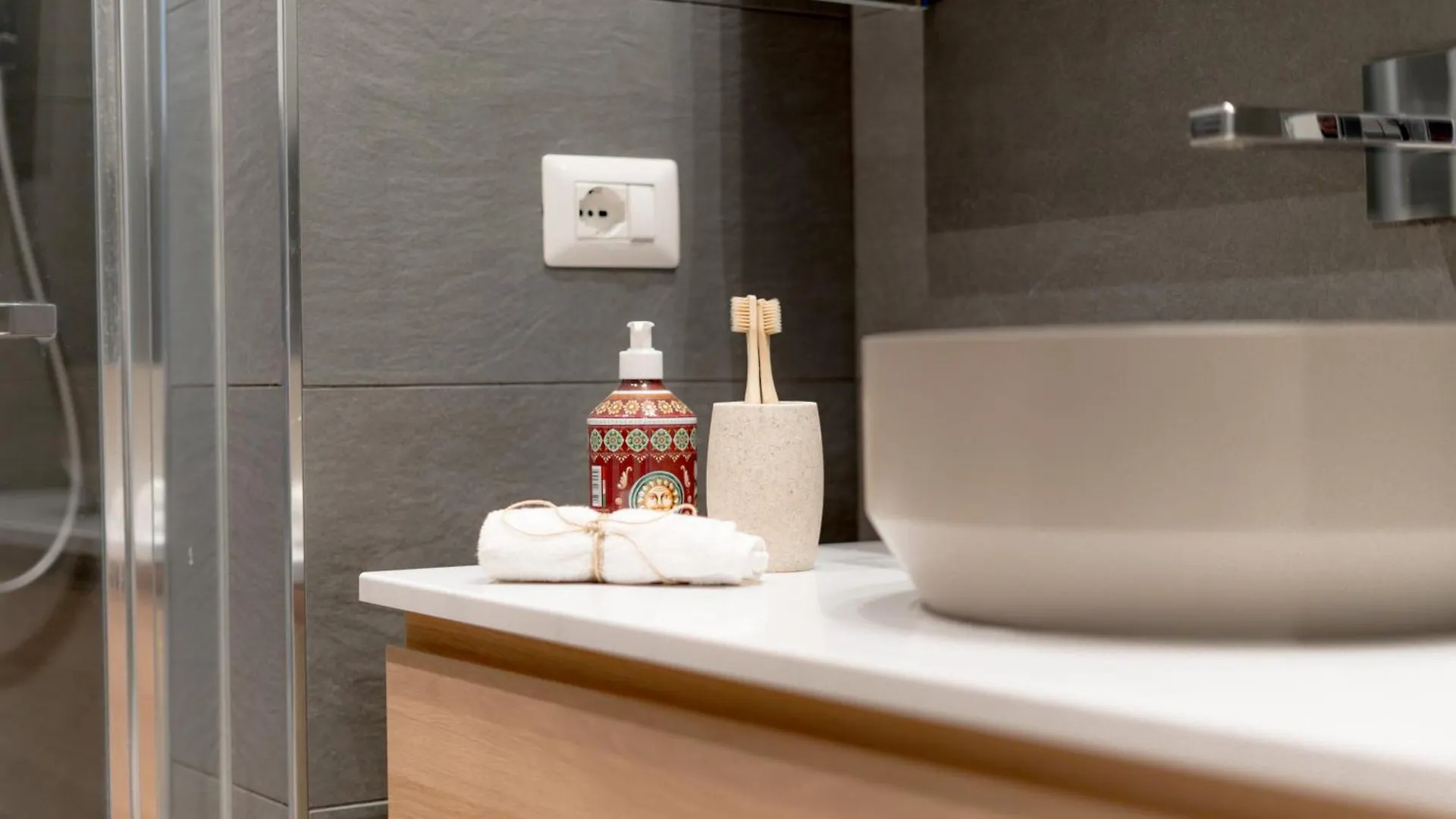 מילאנו Luxury Apartment - Daverio 6 0*,  איטליה